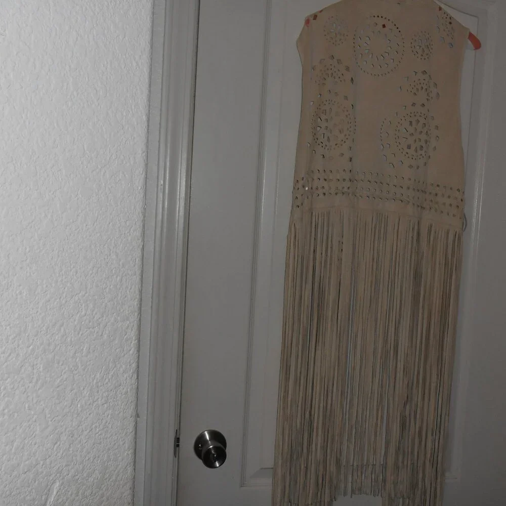 WESTERN BOHO STYLE TAN FAUX SUEDE LEATHER FRINGE EYELET VEST PYRAMID COLLECTION - Picture 7 of 13